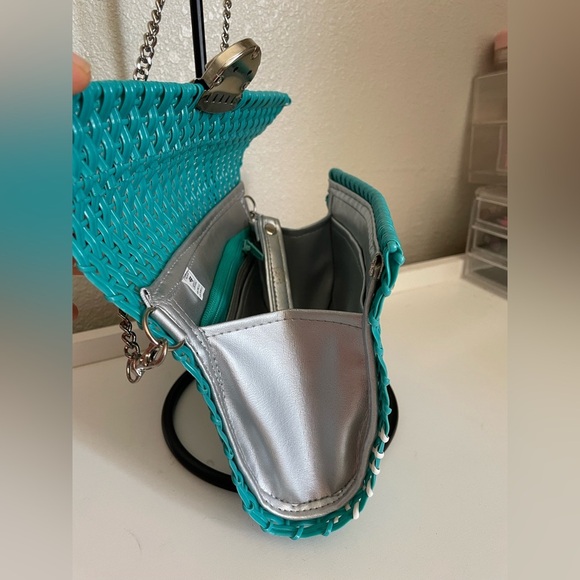 Elegant Teal and White Crossbody Bag - Picture 7 of 9